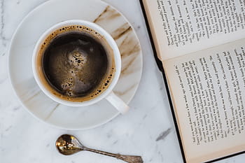 cangkir, kopi, terbuka, buku, putih, tidak ada, meja, santai, waktu, buku yang dibuka, kafe