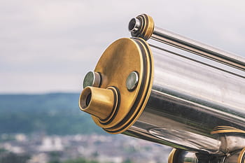 telescoop, verschillende telescopen, koperen telescoop, vintage telescoop, astronomische telescoop, buitentelescoop, close-up telescoop, metalen telescoop, observatie telescoop, prachtig uitzicht, landschap achtergrond