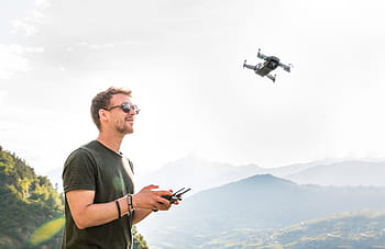 trubec, muž, pilot pilota, helikoptéra, quadcopter, dálkově ovládané, létající fotoaparát, létající objekt, mladý muž, hobby, fotograf
