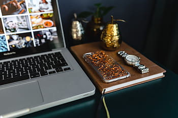 meja kantor rumah, macbook, iphone, kalender, jam tangan, &, penyelenggara, kantor, ruang kerja, tempat kerja, telepon