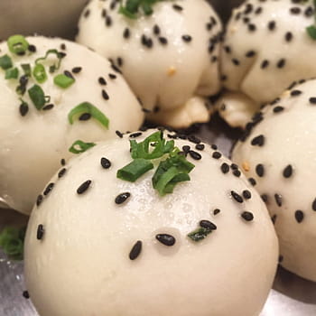生煎 包, Gnocchi cinesi, semi di sesamo, cipolle verdi, gnocchi fritti, Shanghai Cuisine, cibo tradizionale cinese, fondo croccante, Panini Al Vapore, snack salati, dim sum