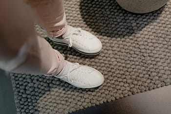 mujer, blanco, zapatillas de deporte planas, zapatillas de deporte, zapatos, zapatos blancos, planas, plataforma, gamuza blanca, pantalón rosa, rosa