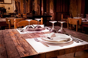 restaurant, tavern, placemats, plates, cutlery, utensils, forks, knives, spoons, glasses, tables