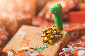 hadiah natal, bungkus, dekorasi, tutup, natal, dekorasi natal, permen natal, waktu natal, pohon natal, desember, anjing